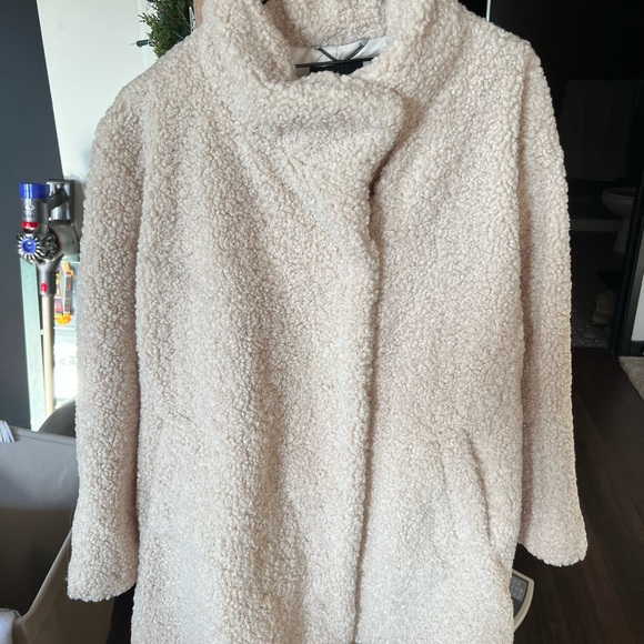 Brand new w/ tags. Banana republic Sherpa coat. Gorgeous, soft, and heavy duty! - Picture 2 of 5